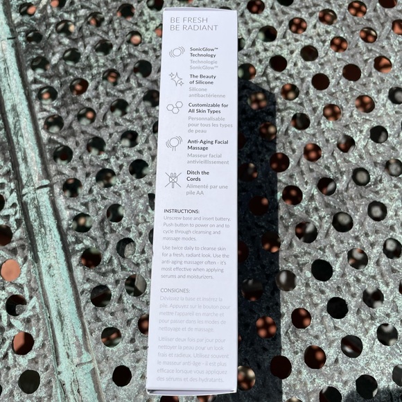 PMD Clean Smart Facial Cleansing Device NIB - Picture 3 of 5